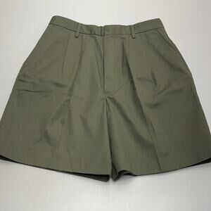 LADY EDWARDS Women’s Green Pleated Bermuda Shorts